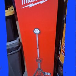 New, Nueva,  Milwaukee
M18 18-Volt Lithium-Ion Cordless Rocket Dual Power Tower Light (Tool-Only)