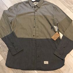 Men’s Size Large VANS Button Up Shirt 