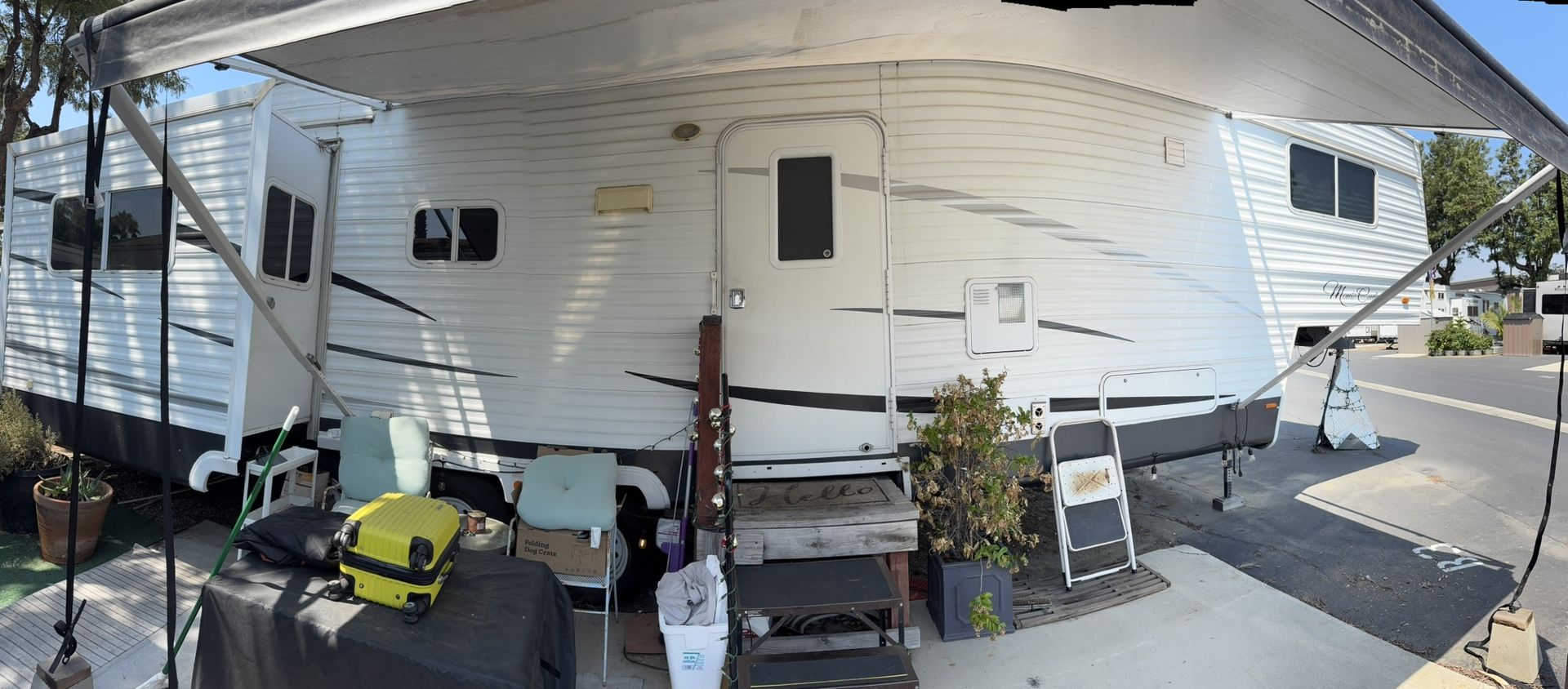 2010 Monte Carlo 37 foot fifth wheel