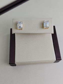 14 K Y Gold LAB DIAMONDS studs 4.11 ct twt