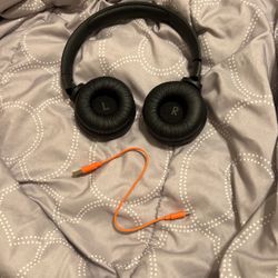 JBL 510 Bluetooth Headphones 