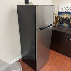 Magic Chef refrigerator