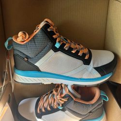 $30 Brand new pair of Bogs Women's Sandstone