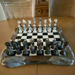 Solid wood Acanthus Chessboard with pieces 