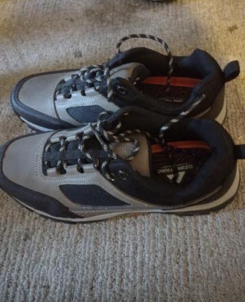 mens sneakers size 91/2 for Sale in Tamaqua, PA - OfferUp