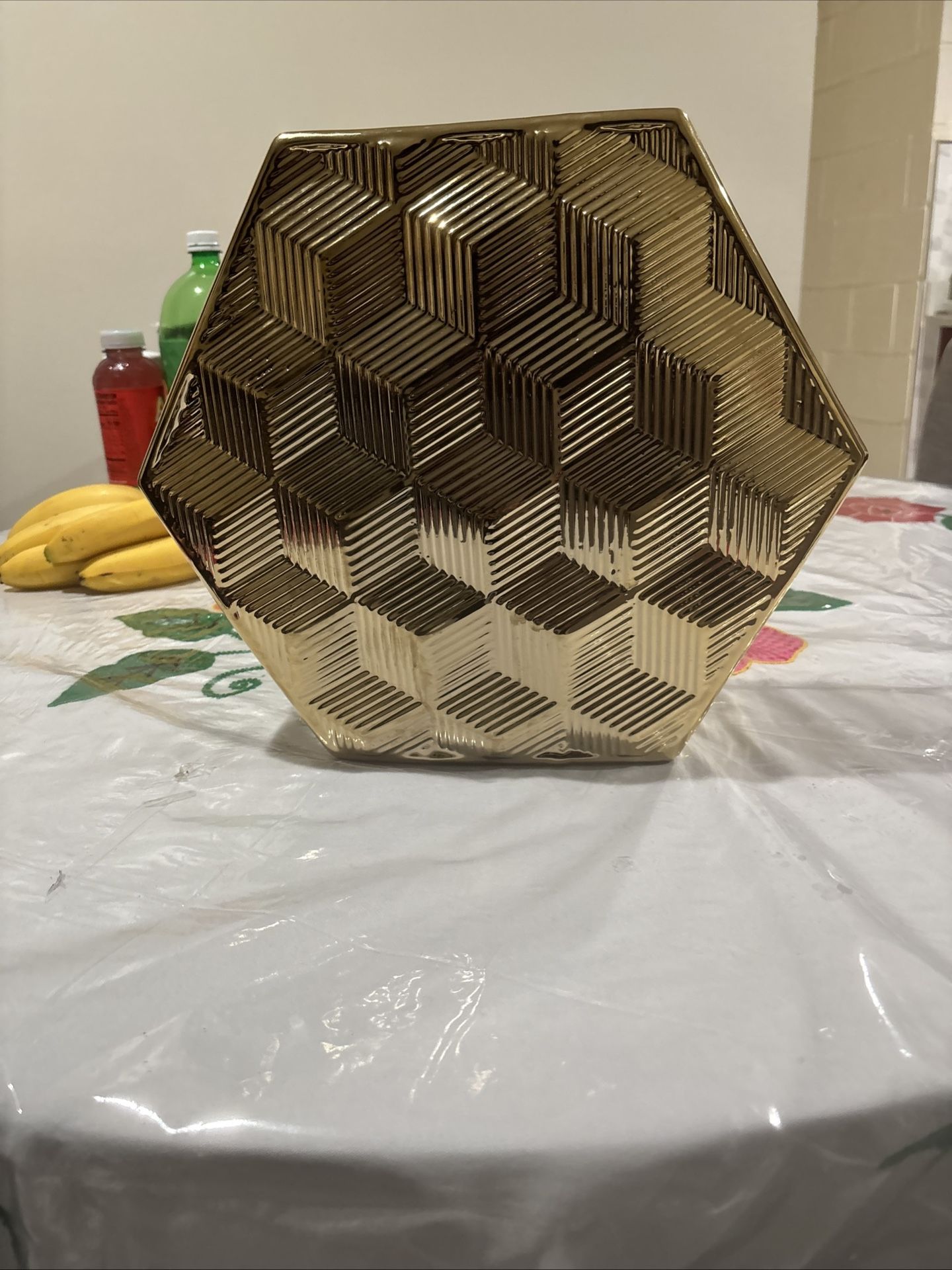 Vivience Gold Hexagon Vase