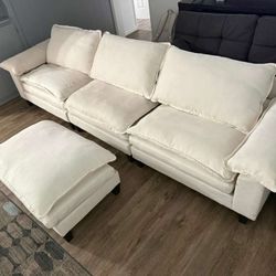 4-piece living room set, very little use, everything is easy to clean.