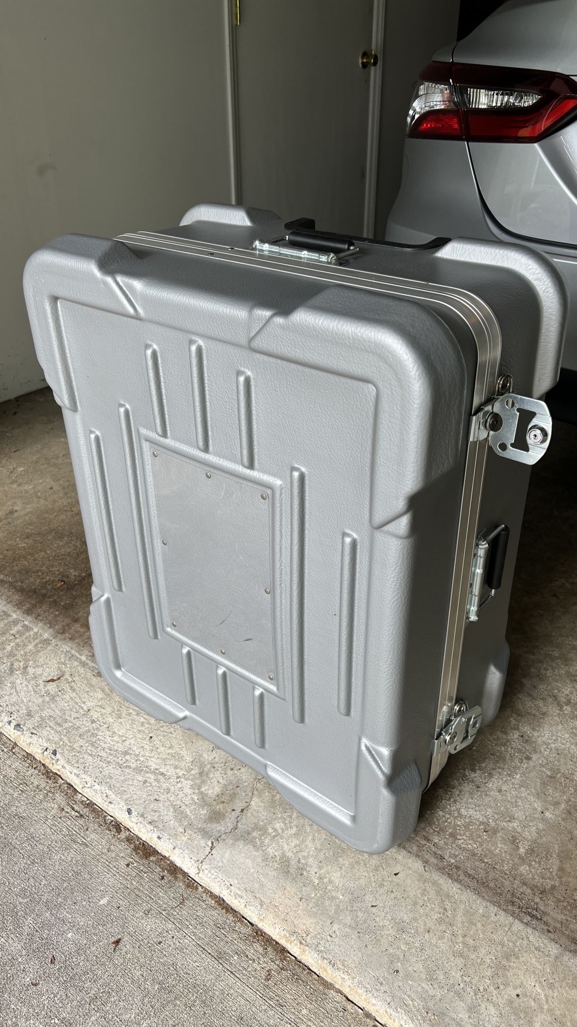 Rolling Case 29x24x15”