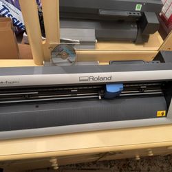 Roland CAMM-1 Servo GX-24 Vinyl Cutter w/Vinyl Bundle tools Excellent Condition!