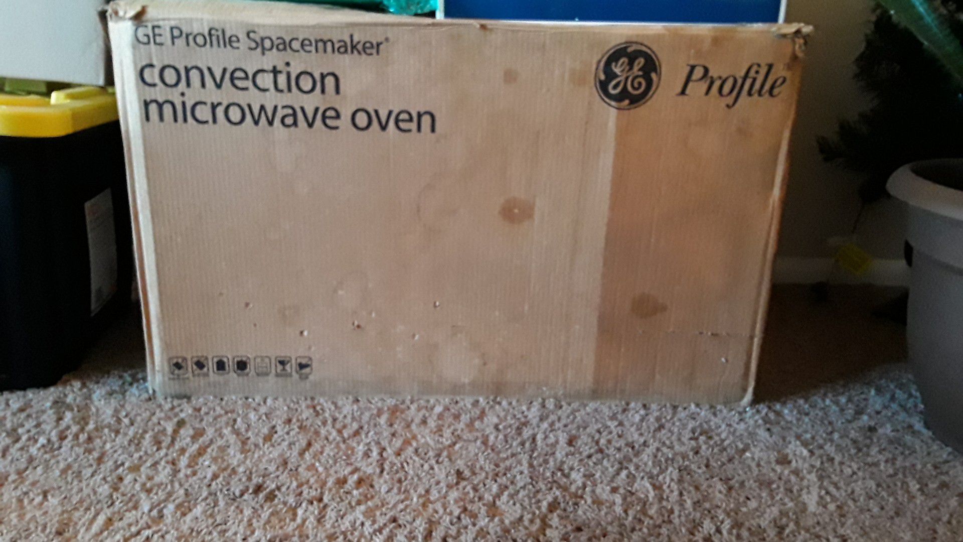 GE profile spacemaker conventional microwave oven brand new never used