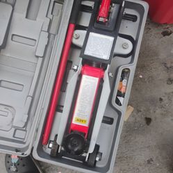 Jack For Changing Tire ( Gato ) 