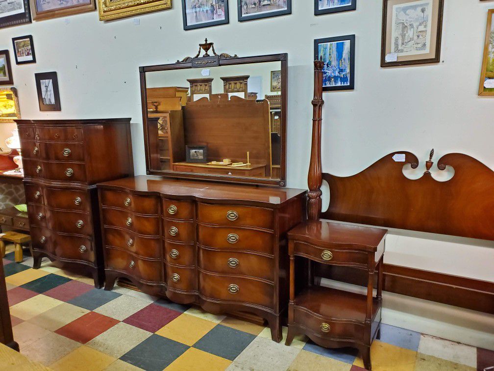 4 Piece Travis Court Group Vintage Mahogany Bedroom Set By Drexel