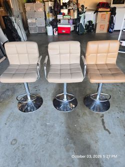 Set of 3 Adjustable Bar Stools