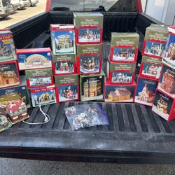 Lot of 23 Vintage Porcelain Christmas Village Houses with People Figurines! 
