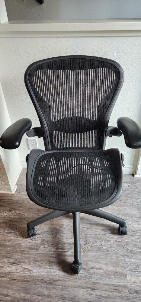 Herman Miller Aeron Chair - Size C - Fully Loaded - Excellent Condition
