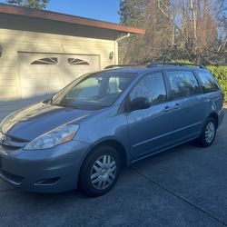 2006 Toyota Sienna SE ( eight seats)