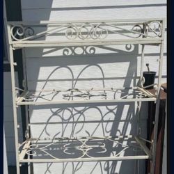 Beautiful Bakers Or Garden Rack