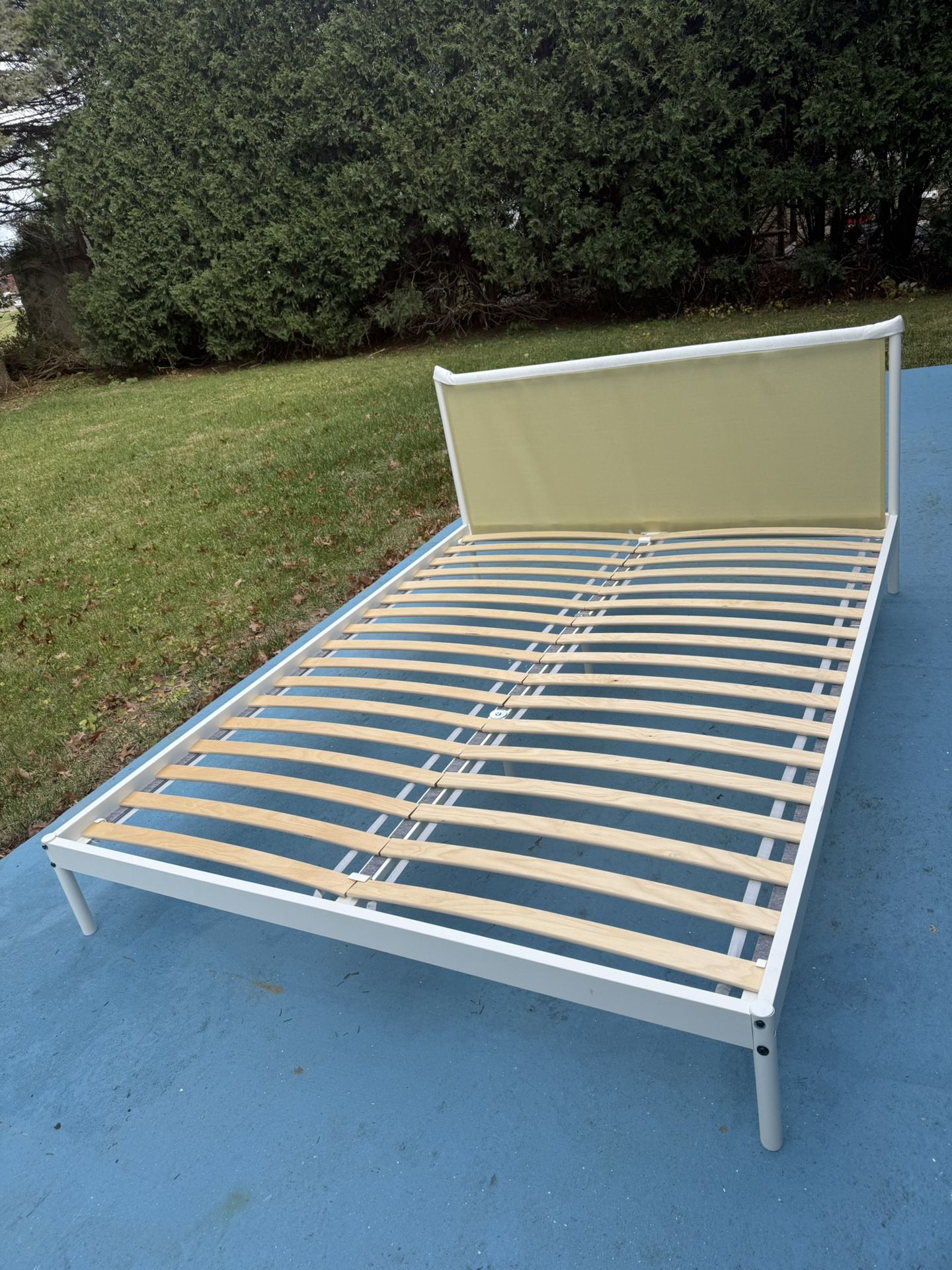 KLEPPSTAD Bed frame, white/Vissle beige, Queen