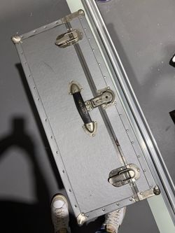 Seward Silver Hard Case Trunk with Latches