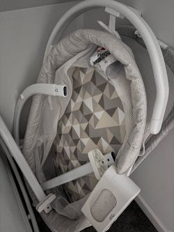 Fisher Price Sllthing Motions Bassinet