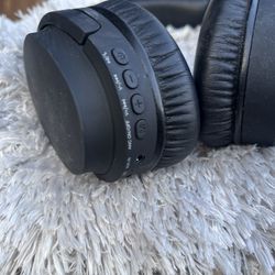Black Headphones 