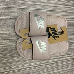 Nike Flip Flops. Sz. 7, Pink