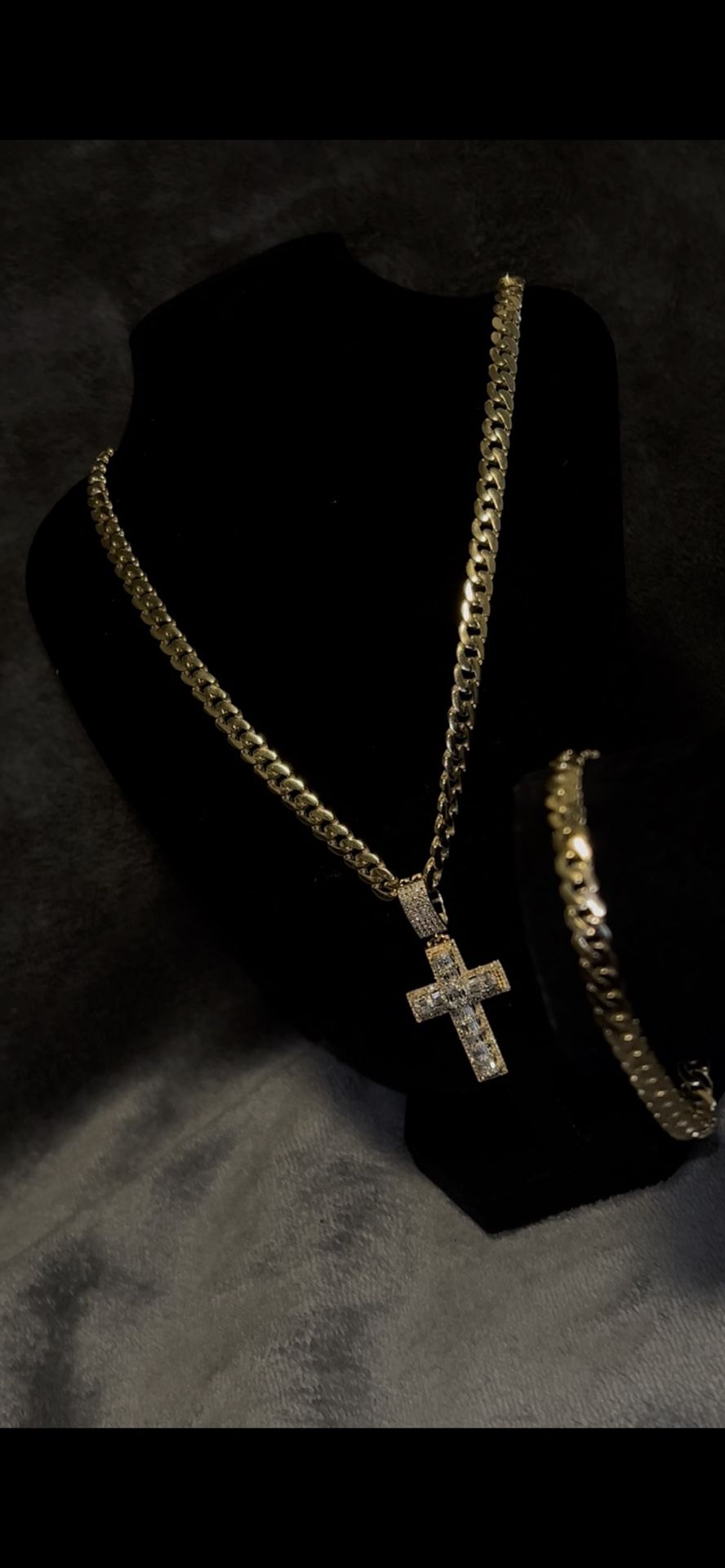Brand new 10k gold 22inch Miami Cuban chain matching 8inch bracelet 14k 2ct diamond cross pendant