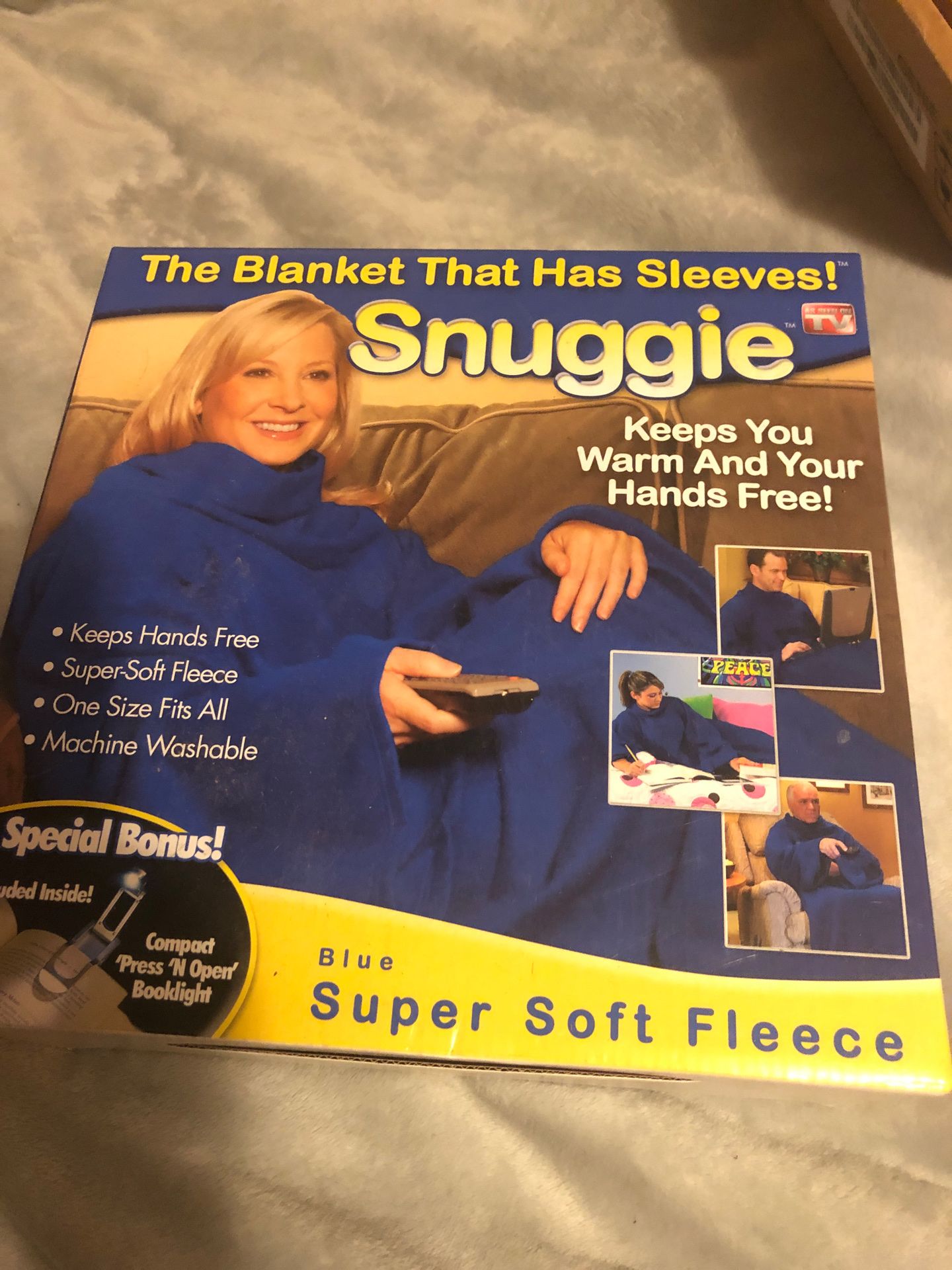 Super soft fleece Snuggie blanket that has sleeves new in box perfect for a gift π