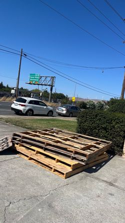 Free large pallets on curb 5715 Southfront Rd A1 Livermore