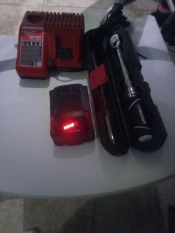 M18 18-Volt 5.0 Ah Lithium-Ion XC Extended Capacity Battery Pack/Milwaukee M12 and M18 Multi-Voltage Battery Charger/40 in./lbs. to 200 in./lbs. 1/4 i