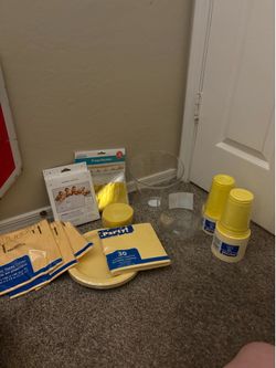 yellow/gold party decor