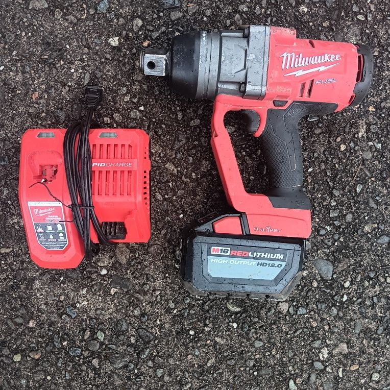 Milwaukee 2860-20 1in M18 Fuel Impact Wrench Vgood Condition with 12amp Battery & Rapid Charger. For Pick Up Fremont Seattle. No Low Ball/Trades Pleas