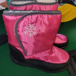 Girls Snow Boots Sz 4 New!