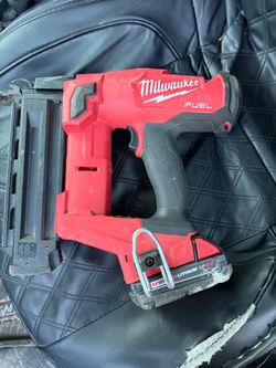 Milwaukee m18 brad nailer 18g with 2.0