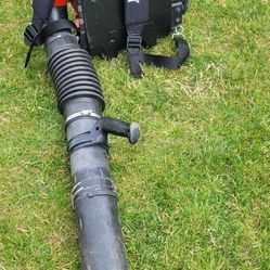 REDMAX BACKPACK BLOWER. 