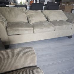 Beige 3-Seater Couch – Comfortable & Sturdy