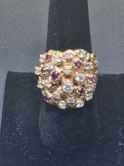 14kt YG Nugget Ring With Red and Clear Stones. SIZE 8.5 ASK FOR RYAN.