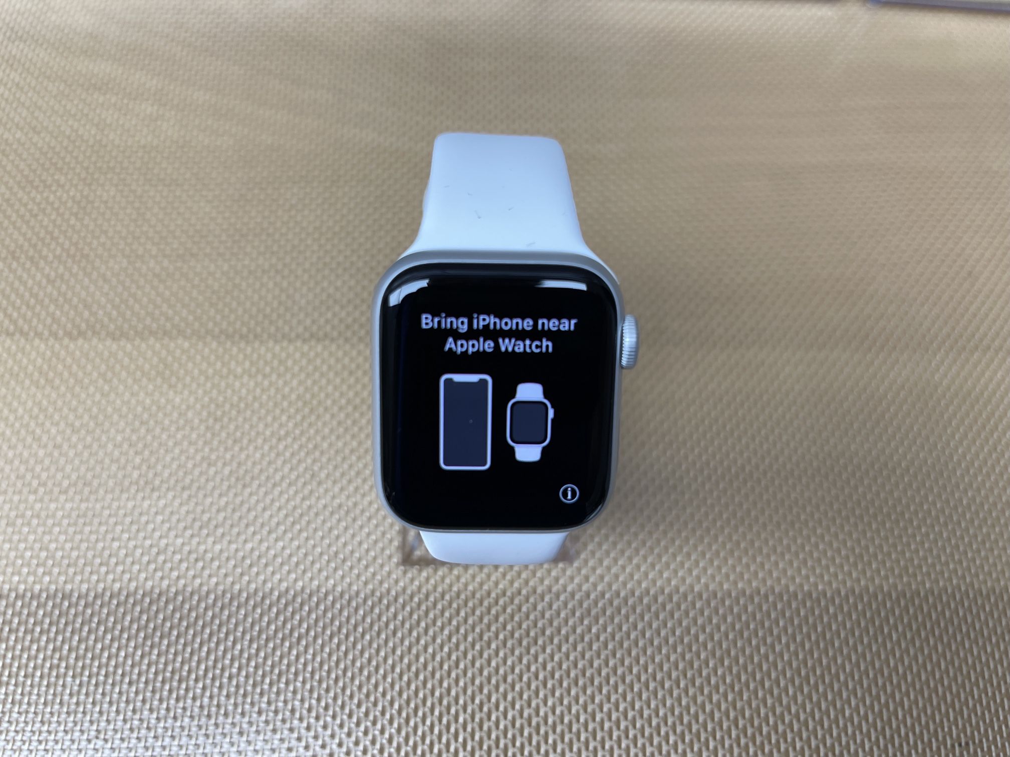 Apple Watch Series 6 40mm GPS + Cellular (Unlocked) - Silver for
