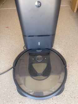 iRobot Roomba i7+ (7550) Robot Vacuum + Self-Emptying Clean Base