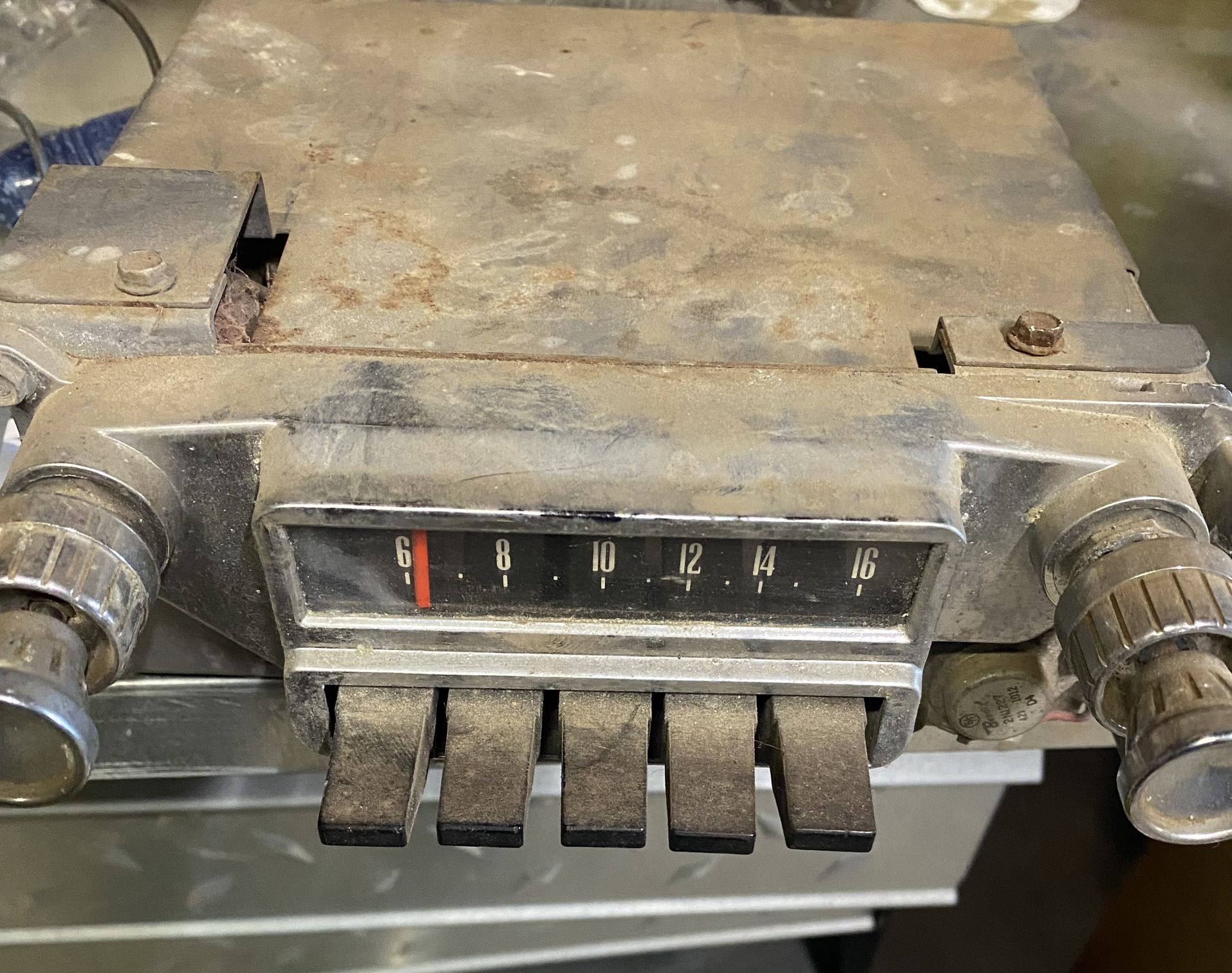 O E M 1965 Ford Radio 