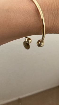 Personalized design gold bracelet with diamonds