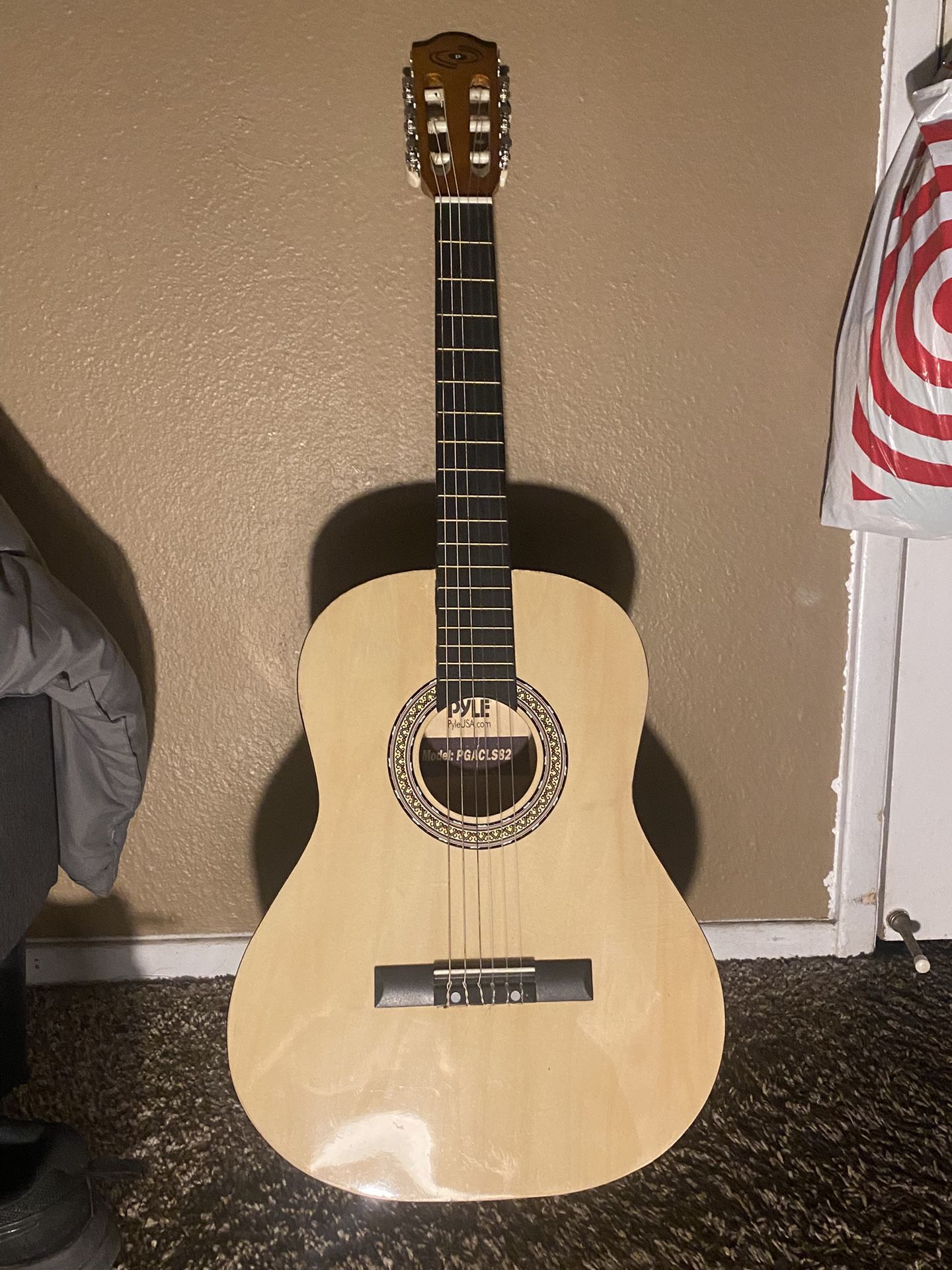 Pyle PGACLS82 classical guitar