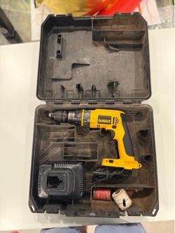DeWalt DC985 14.4V XRP Cordless Hammer Drill Driver + DW9116 Charger, Case and bits