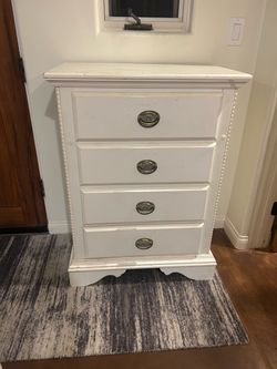 White 4 drawer dresser