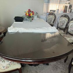Italia Dinning Table With Glass On Top