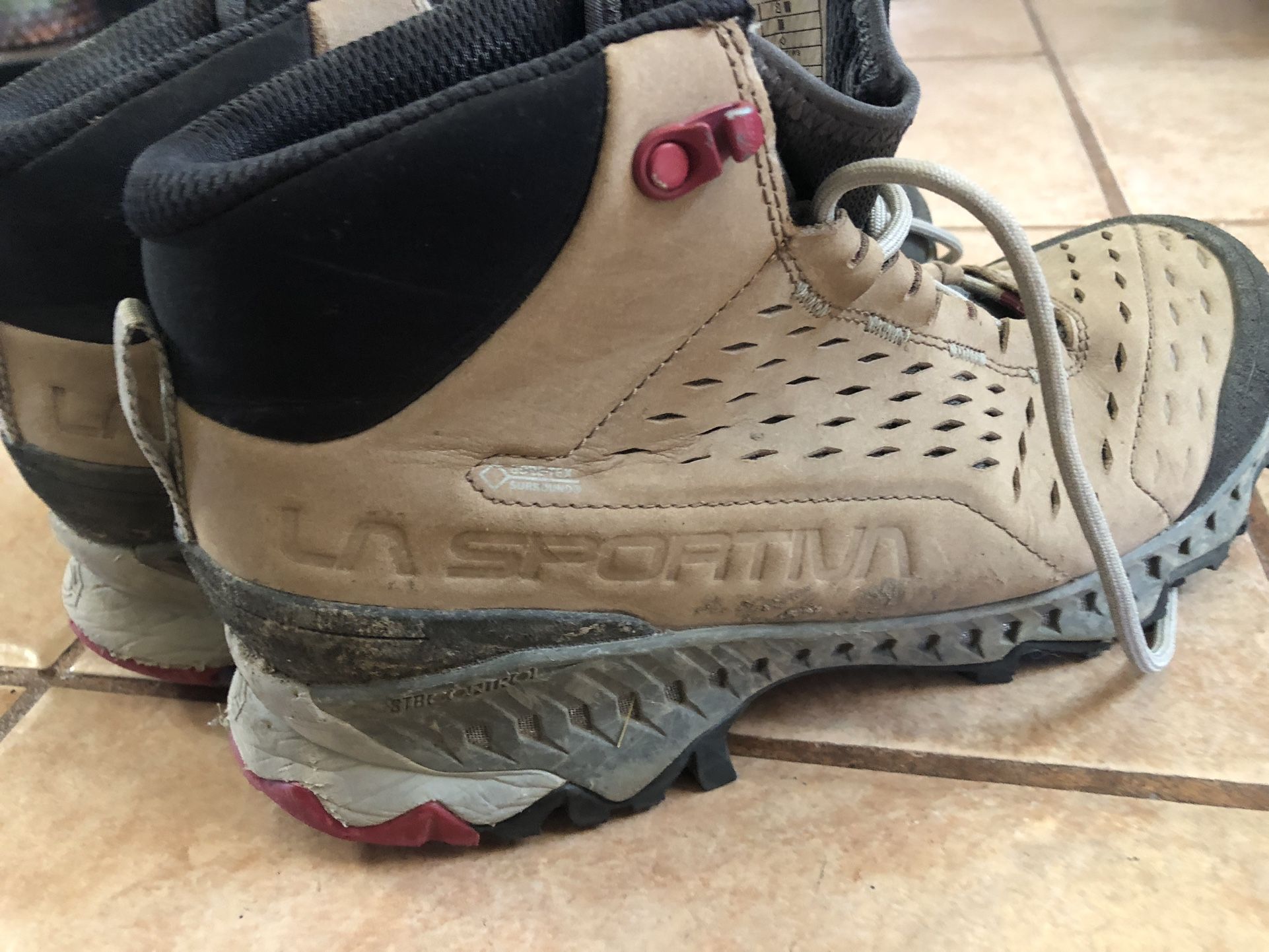 LA Sportiva Hiking Boots W8