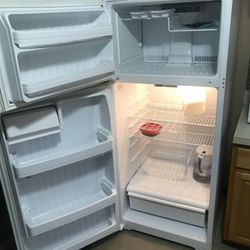GE kitchen  Appliances (refrigerator, Microwave, Stove, Dishwasher) - White Normal Use  $250