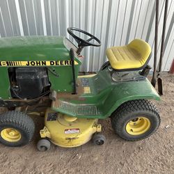 John Deere 116 Garden Tractor