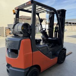 Toyota 5,000 LB Forklift 