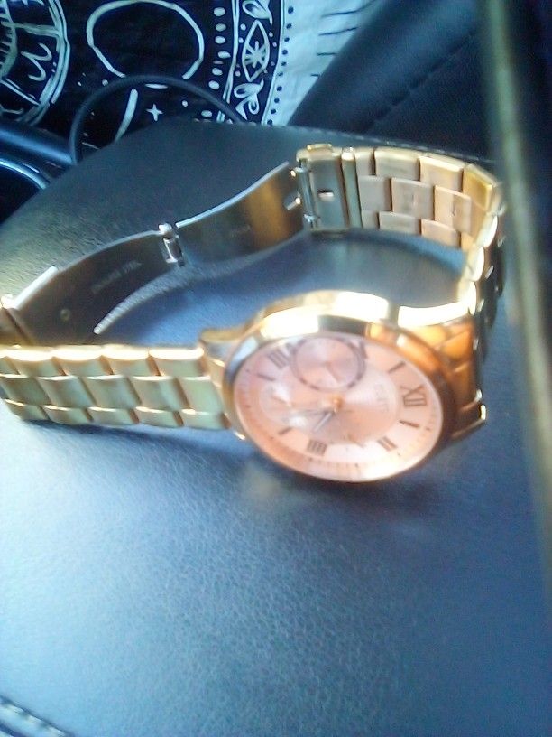 Unisex Guess Gold Watch Brand New 